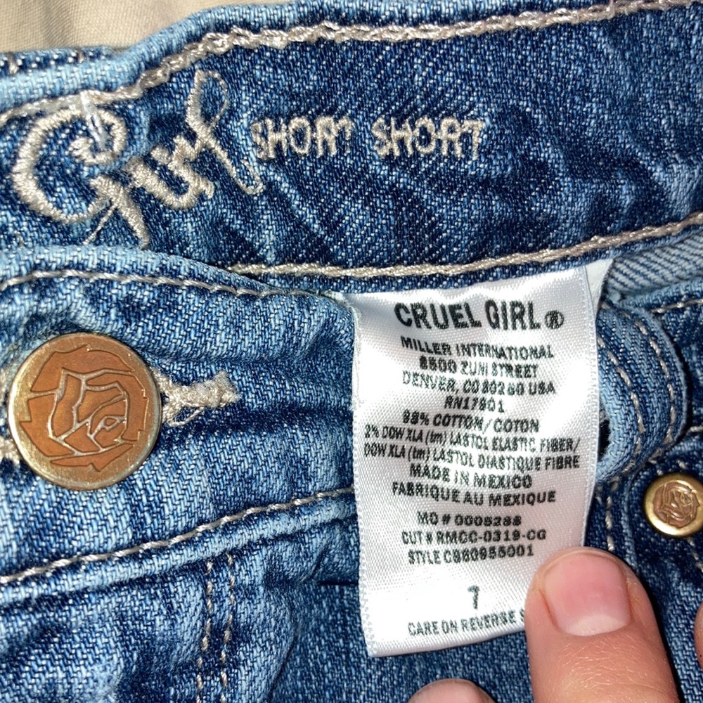 Cruel girl shorts
